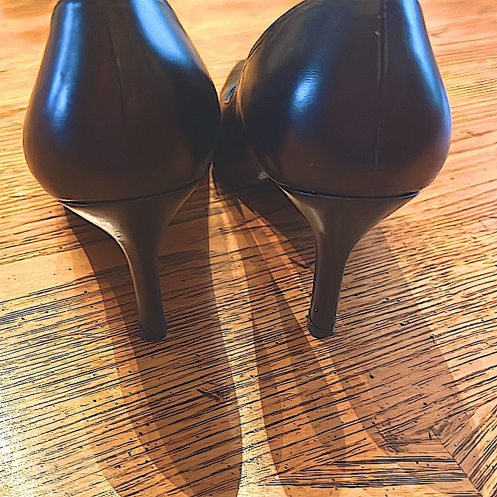 👠👠EUCClassic Style Stuart Weitzman Pointed toe Pump. Metallic dark Brown. 7.5B. - Picture 6 of 9